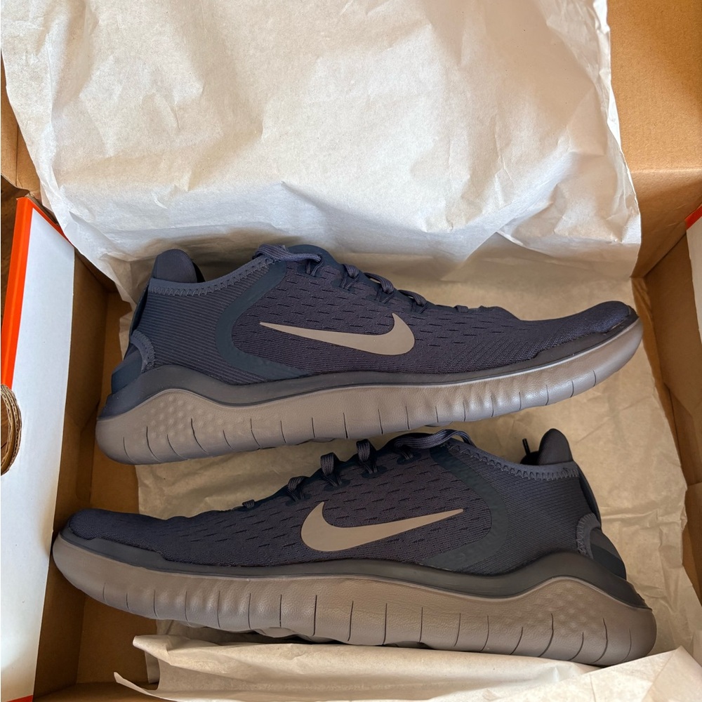 Nike Men's Dark Gray Athletic Shoes